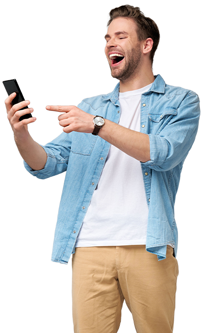 Asesora de CARSA Seguros atendiendo a clientes